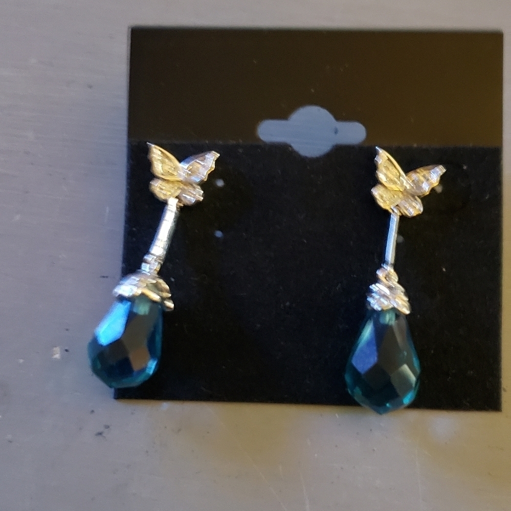 Sterling silver earrings w dark blue topaz Hp🔥🔥🔥🔥